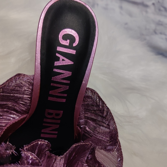 Gianni Bini Metallic Rossallio Pink Ruffles Kitty Heels - Picture 9 of 10